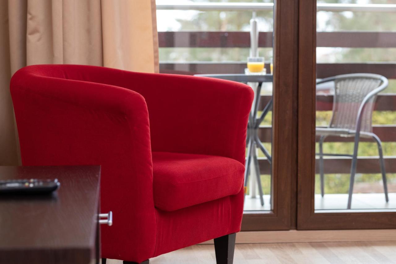 Elegant With Balcony By Renters *
