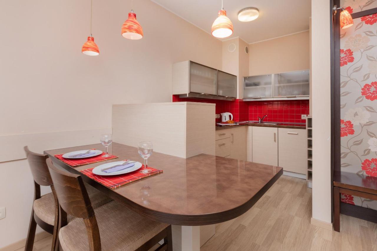 Elegant With Balcony By Renters *