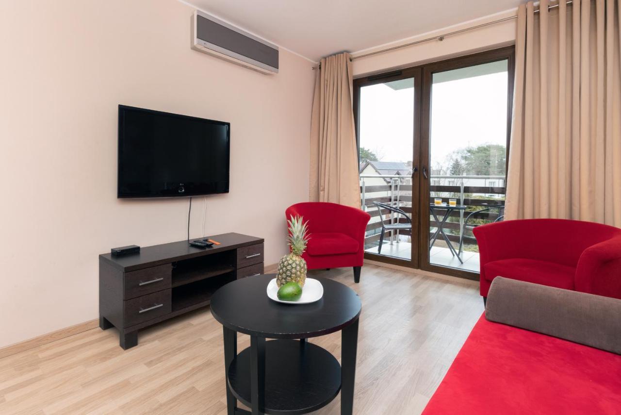 Elegant With Balcony By Renters *
